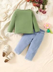 女婴花卉和字母印花长袖 T 恤和松紧腰直筒牛仔裤套装，春/秋