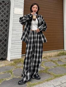 DAZY Bộ đồ thường ngày 2 món cho nữ - Áo dài tay kẻ caro cài nút phía trước và quần dài - Đen và trắng - Xem 8