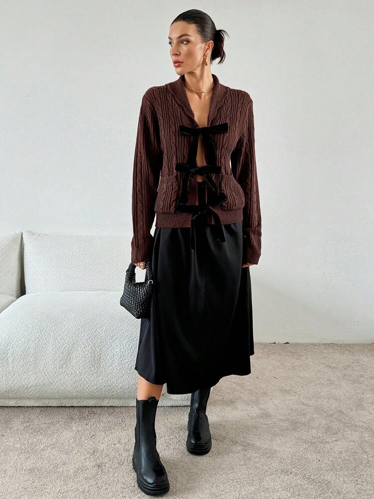 SHEIN Essnce 女士秋冬巧克力棕色毛衣休闲前系带女士天鹅绒蝴蝶结开衫开衫秋季毛衣撞色前系带毛衣开衫秋季毛衣感恩节女士毛衣/圣诞毛衣/圣诞上衣 - 咖啡棕 - 查看 4