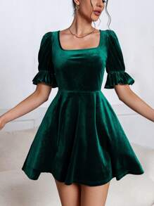 SHEIN Privé 女士优雅珍珠装饰荷叶边泡泡袖圣诞绿色连衣裙 - 綠色 - 查看 3