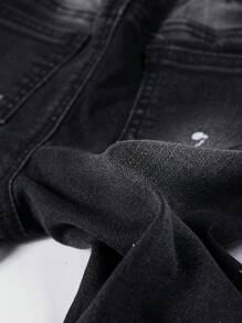 SHEIN 年轻男孩街头酷炫破洞撞色拼布修身黑色牛仔裤，适合日常穿着