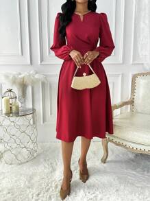 Lunelith SHEIN Lunessa 优雅时尚百搭 V 领灯笼袖褶饰链条装饰喇叭高低连衣裙，红色女士新年服装长款女装 - 紅色 - 查看 4