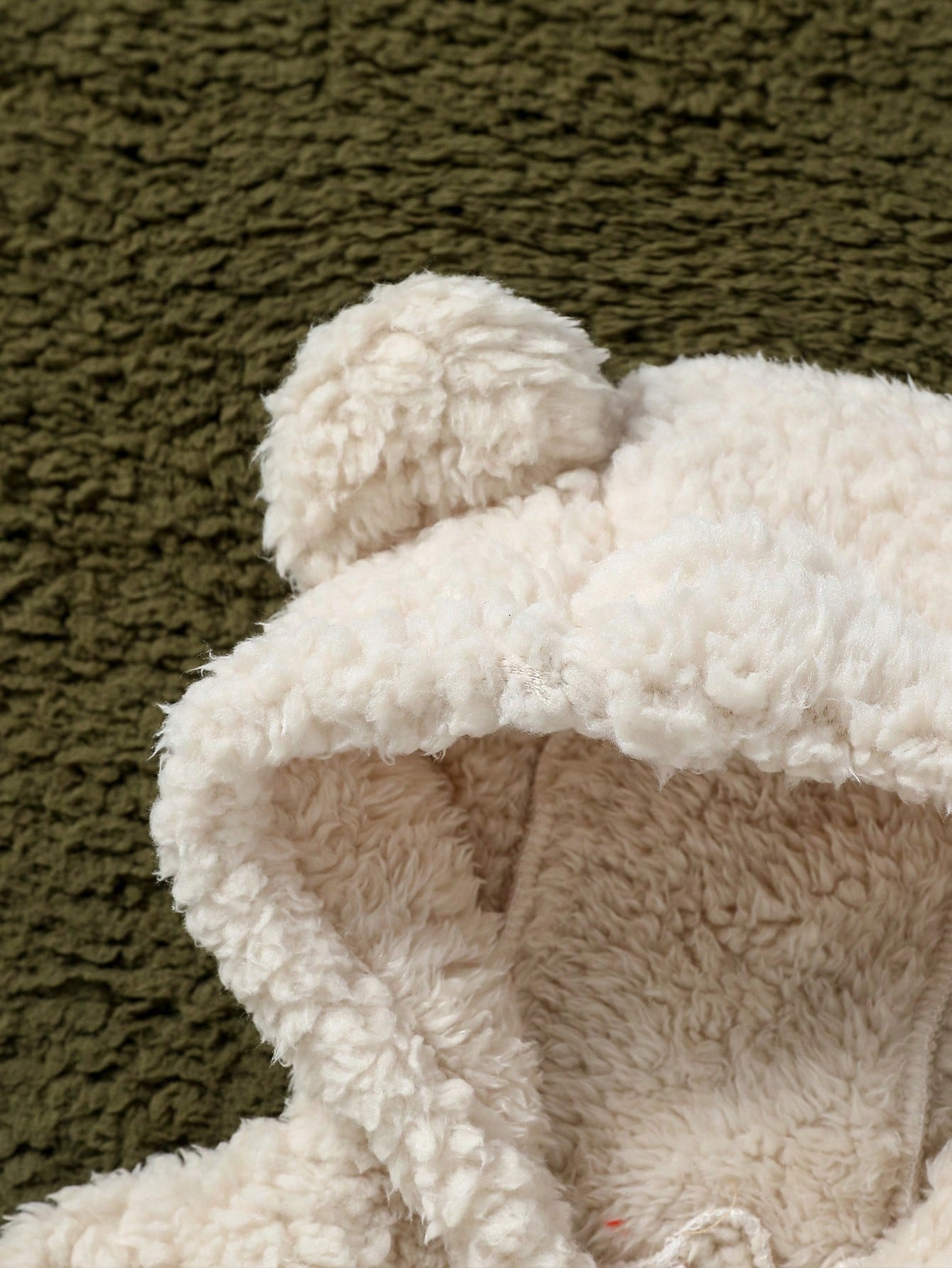 طقم هدايا متعدد القطع للطفل الصبي بأسلوب بسيط وجمي...