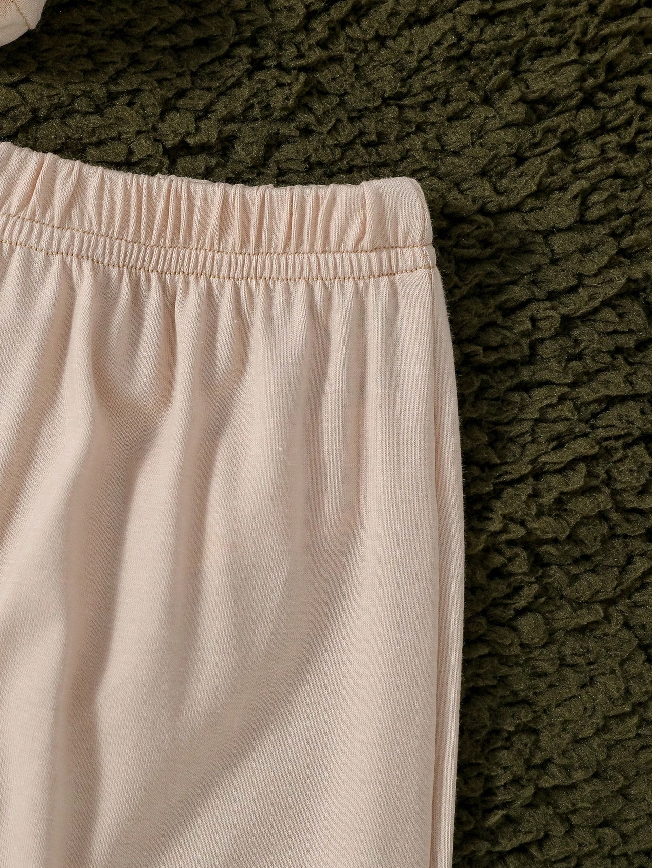 طقم هدايا متعدد القطع للطفل الصبي بأسلوب بسيط وجمي...