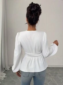 Chiquease 女士休闲衬衫，蝴蝶结设计，不对称方领，灯笼袖，腰部褶皱细节，适合春秋季节荷叶边上衣 - 白色 - 查看 2