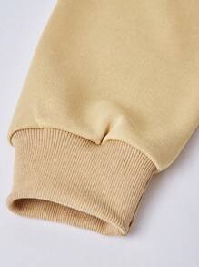 SHEIN Explorewe 2 件套 Tween Girl 迷彩裤和吉他字母印花运动衫套装 - 彩色 - 查看 4