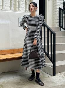 DAZY Vestido largo casual de cuello redondo y manga larga con cintura ceñida, estilo minimalista para otoño e invierno, con volantes, ropa de mujer de otoño, vestido largo a cuadros - Negro - Ver 1