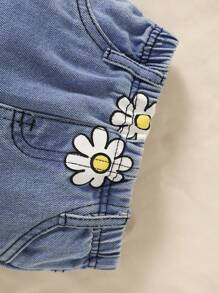 女婴花卉和字母印花长袖 T 恤和松紧腰直筒牛仔裤套装，春/秋