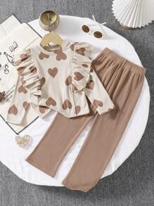 SHEIN 可爱少女针织两件套，心形图案设计。这款柔软舒适的服装采用温暖的米色，饰有心形细节，增添舒适可爱的外观。褶皱肩部设计增添时尚气息。这款套装采用舒适的针织面料制成，非常适合女孩秋冬季穿着，无论居家还是户外，都能展现她们甜美可爱的风格。 - 杏色 - 查看 1