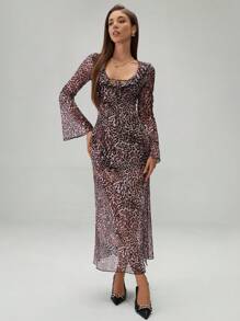 SHEIN Unity 女式 V 领荷叶边喇叭袖开衩豹纹上衣 长款女装秋季服装 - 彩色 - 查看 1