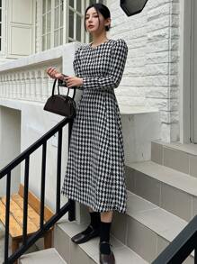 DAZY Vestido largo casual de cuello redondo y manga larga con cintura ceñida, estilo minimalista para otoño e invierno, con volantes, ropa de mujer de otoño, vestido largo a cuadros - Negro - Ver 5