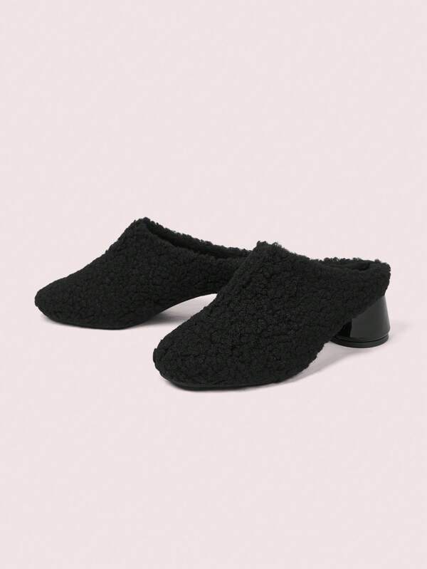CUCCOO DOLLMOD Chaussons confortables et décontractés en fourrure rouge, grande taille. Mules à talons épais doublées en matériau thermique, convenant pour le port en extérieur en hiver
