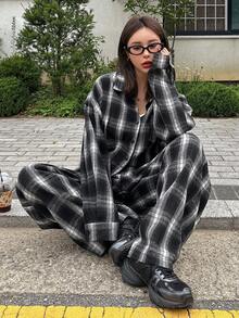 DAZY Bộ đồ thường ngày 2 món cho nữ - Áo dài tay kẻ caro cài nút phía trước và quần dài - Đen và trắng - Xem 4