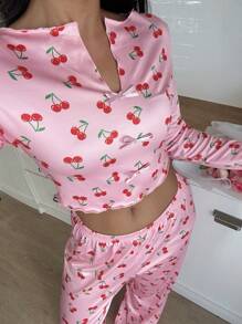 SweetSlumber Conjunto de pijama de top de manga larga con escote en V y pantalones con estampado de cerezas para mujer