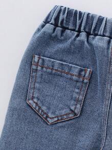 Calça jeans infantil estilo urbano, estilo vintage, perna larga, estilo bebê menina, modelo Y2K, com cintura totalmente elástica e detalhe de patchwork de estrela, sem blusa. - Lavagem Média - Ver 6