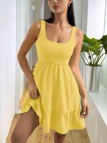 SHEIN Unity Vestido corto sin mangas con cuello cuadrado a base de patchwork acanalado y dobladillo con volantes para mujer - Amarillo - Ver 4