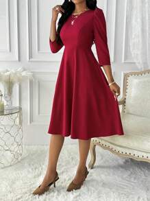 SHEIN Unity 优雅时尚百搭日常约会圆领七分袖收腰喇叭长款红色连衣裙，适合女士新年穿着，及地长裙装。 - 紅色 - 查看 3