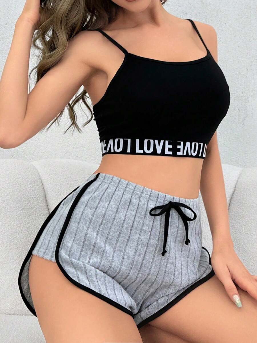 Lowkey Lull طقم ملابس نسائية مكون من كامي وشورت بتصميم أشرطة بحروف متباينة للملابس المنزلية - الأسود - مشاهدة 1