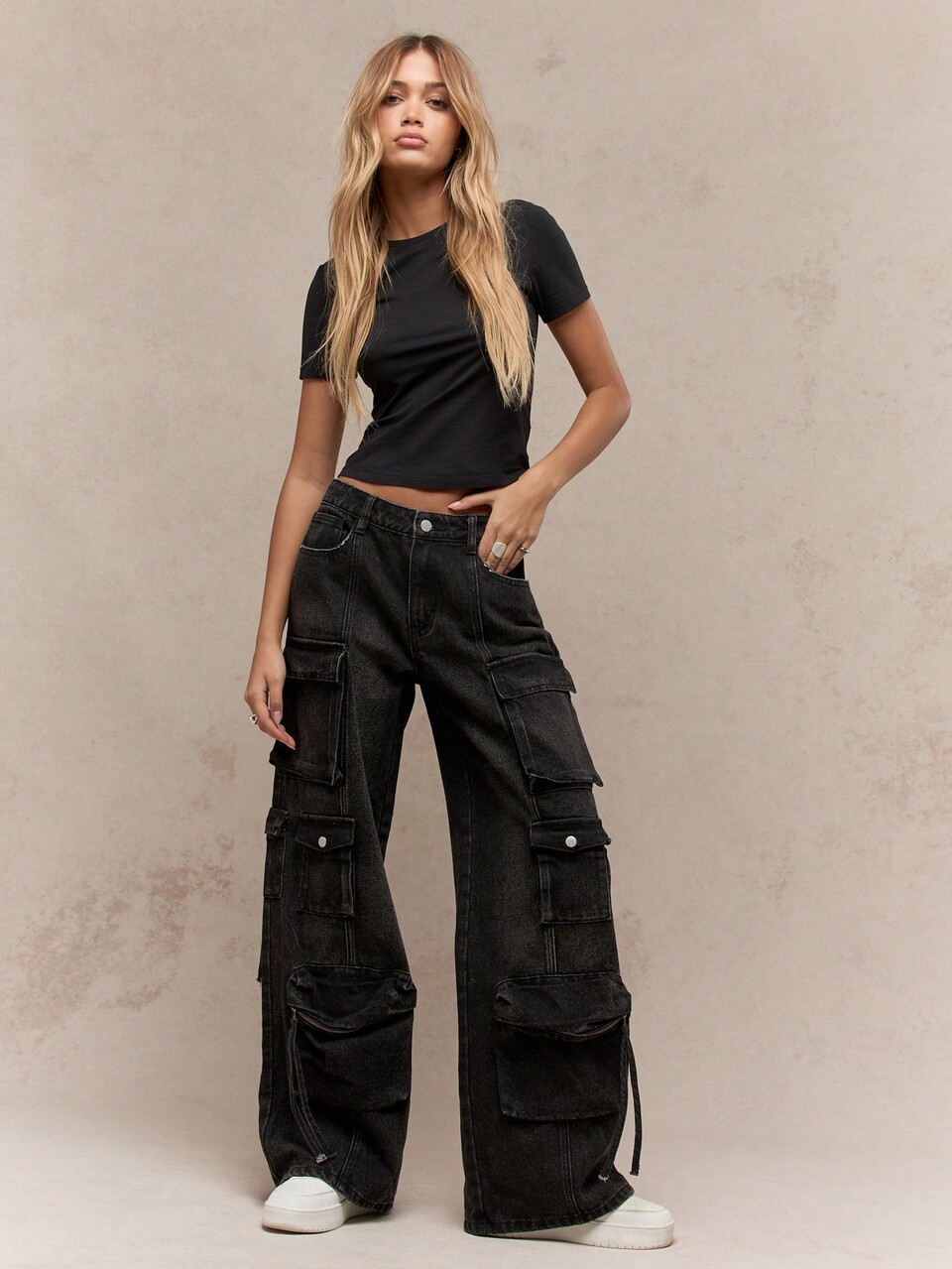 MISSGUIDED Wide Leg Cargo Jeans With Multi Pockets And Utility Design