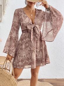 SHEIN VCAY Vestido-mono de mujer con cuello en V estampado tejido, mangas de campana y nudo delantero, vestidos casuales para mujer