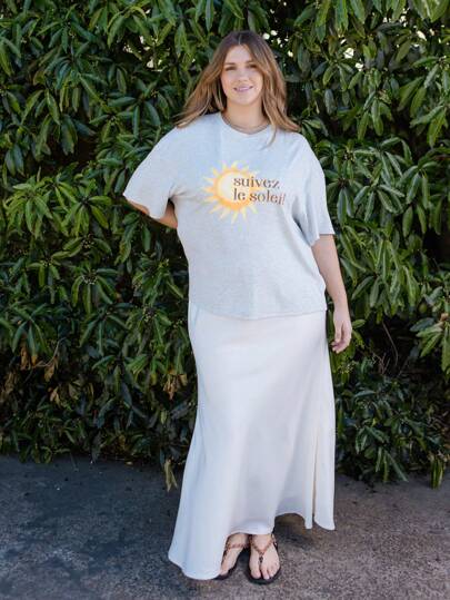 Aralina Camiseta gráfica de ajuste tipo novio en poliéster de corte curvo