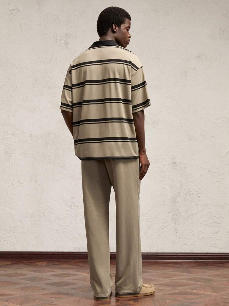 2pcs Men's Set: Loose Fit Striped Contrast Color Polo Shirt With Turndown Collar, Relaxed Fit Drawstring Waist Straight Leg Casual Pants, Khaki, Suitable For Daily Wear With Color-Block Decor Leather Label