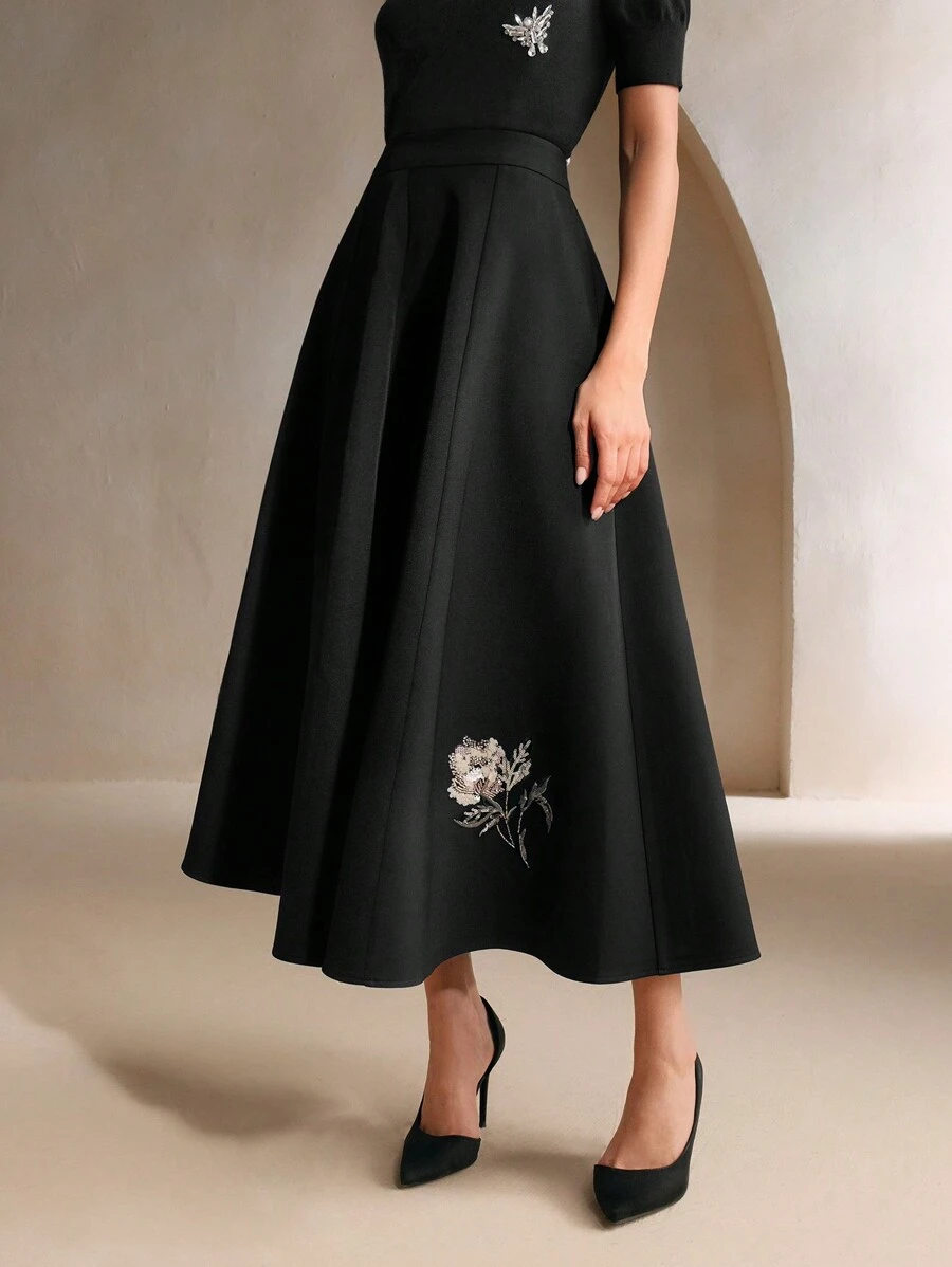 Black High Waist Skirt With Embroidery For Women, Loose Swing Silhouette, Suitable For Autumn Maxi Women - Black - View 1