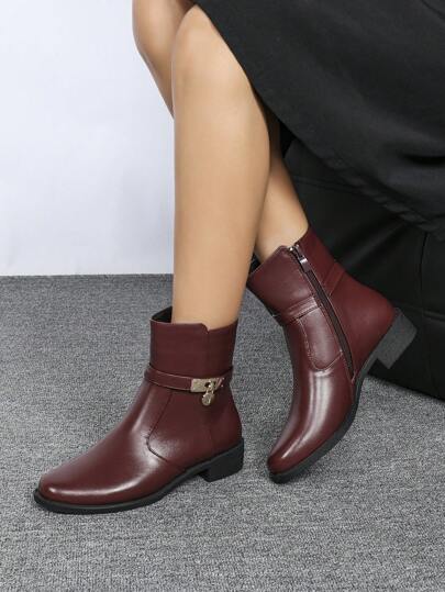 CUCCOO BIZCHIC 百搭女士秋冬短靴，酒红色，粗跟，踝靴高度，侧拉链，单扣带，圆头，舒适百搭，适合春季、春假、复活节和圣诞节等场合。