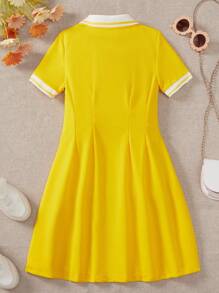 SHEIN Vestido de uniforme escolar para niña preadolescente con cuello polo y manga corta - Amarillo - Ver 2