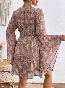 SHEIN VCAY Vestido-mono de mujer con cuello en V estampado tejido, mangas de campana y nudo delantero, vestidos casuales para mujer