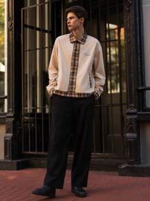 Manfinity VCAY Camisa de manga larga con botones, casual y elegante, con parche de estampado de cuadros y unicolor, para uso diario de hombres jóvenes