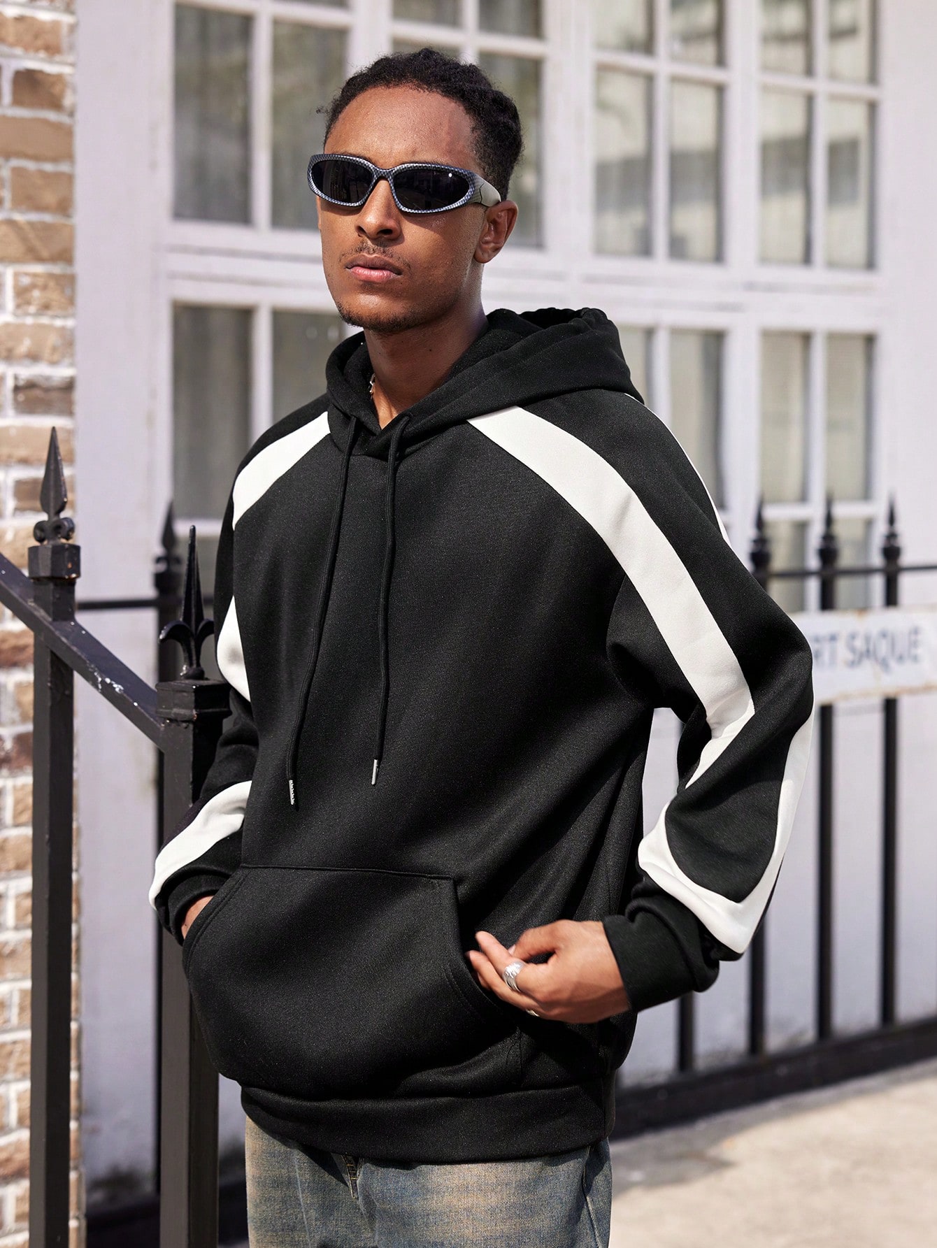 Manfinity Dauomo Men's Casual Hooded Sweatshirt With Contrast Patchwork Design, Loose Fit