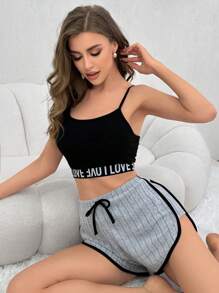 Lowkey Lull طقم ملابس نسائية مكون من كامي وشورت بتصميم أشرطة بحروف متباينة للملابس المنزلية - الأسود - مشاهدة 5