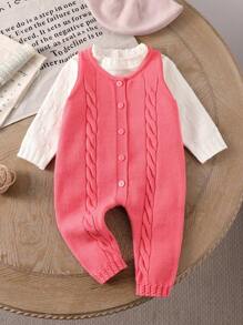 SHEIN Set de 2 piezas de suéter de cuello redondo y mono para bebé niña, de material suave y cómodo, en tono rosa claro con un estilo pastoril dulce. Diseño con volantes y dobladillo de contraste en blanco. Adecuado para la delicada piel de los niños, mantiene al bebé cálido y acogedor. Versátil, excelente para reuniones familiares, salidas, vacaciones y talla grande.