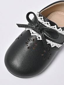 1 双女童 PU 皮革百搭舒适镂空系带蝴蝶结平底鞋，适合秋冬季 - 黑色 - 查看 5