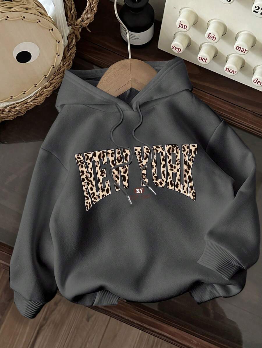 SHEIN EZwear 秋冬女款休闲简约白色豹纹“纽约”图案宽松连帽衫 - 深灰色 - 查看 1