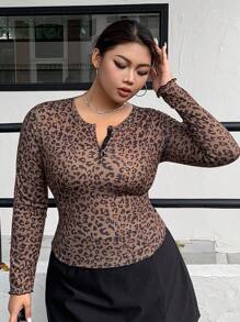 Dazy Petite Plus Áo thun bó cổ hở nửa in họa tiết da báo tay dài cài nút phía trước cỡ lớn - màu nâu - Xem 4
