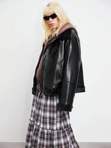 Flirla 1 pieza Chaqueta de moto con cuello de peluche, parches y cremallera de PU negro para mujer, chaqueta de moto para otoño/invierno