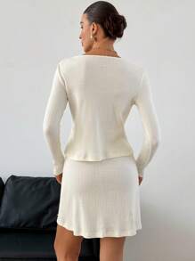 SHEIN Essnce 2 件套女士优雅纯色仿珍珠装饰上衣和迷你裙，春夏、冬季两件套 - 白色 - 查看 2