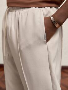 AKNOTIC Business Casual Quần dài nam dệt kim, cạp chun, ống rộng, có dây rút, màu be, thích hợp mặc hàng ngày, trang trí chữ kim loại, thiết kế phá cách. - Màu be - Xem 4