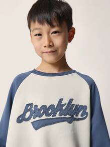 SUMWON Sudadera casual con estilo de béisbol de Brooklyn, diseño de letras retro con aplicación, manga raglán, ropa deportiva de otoño e invierno para adolescentes