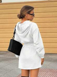 SHEIN Essnce 2024 秋季女装、秋季运动衫、秋季女式裙子、女式黑色连衣裙、黑色长袖连衣裙、腰部 A 字形连帽运动衫、辣妹迷你连衣裙腰部运动衫裙、黑色返校派对装 - 白色 - 查看 2