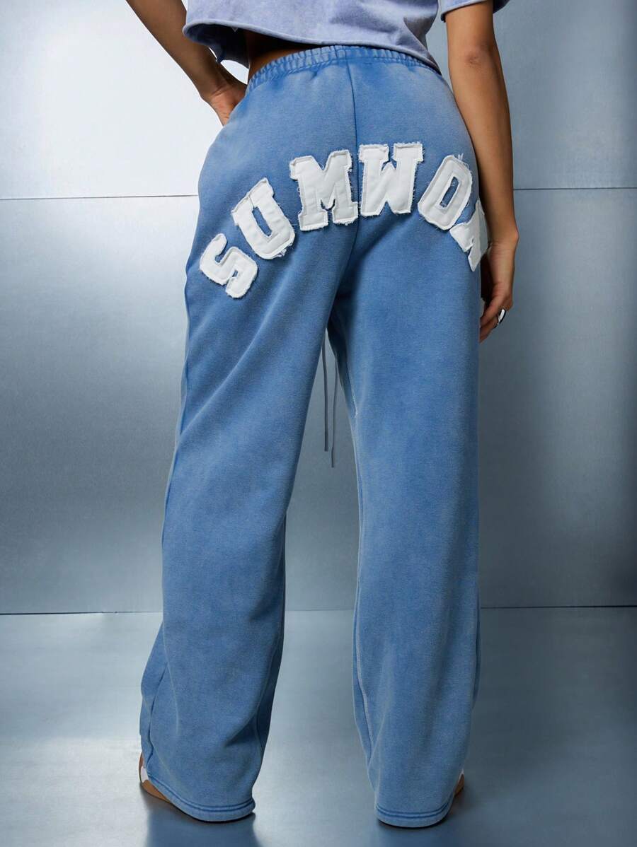 SUMWON WOMEN Quần nỉ họa tiết chữ Collegiate Quần nỉ thể thao mặc nhà quần ống rộng vừa vặn thoải mái cạp chun có dây rút Quần nỉ thoải mái mùa thu đông ấm áp - Màu xanh nhạt - Xem 1