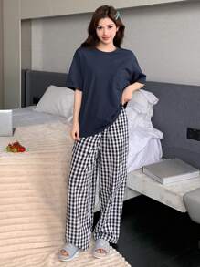 DAZY 1set Minimalist Round Neck T-Shirt Top And Plaid Pants Pajamas