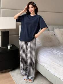DAZY 1set Minimalist Round Neck T-Shirt Top And Plaid Pants Pajamas