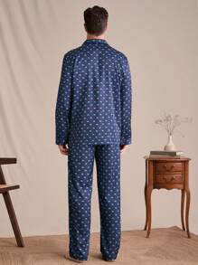 SHEIN EverLounge 2 Stücke Herren Nachtwäsche Set, lässig, bequem, komplett mit Allover Muster vorne mit Knopfleiste, Oberteil und Hose für den Herbst