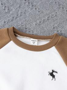 SHEIN Leap Crew 6 件套年轻男孩休闲可爱舒适百搭宽松插肩袖圆领运动衫和裤子套装，卡其色、藏青色和灰色，适合旅行、上学、日常聚会、秋冬 - 軍綠色 - 查看 4