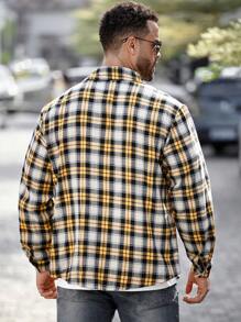 Manfinity Homme Camisa casual de manga larga de un solo pecho a cuadros, talla grande, para hombre, para otoño, para salir