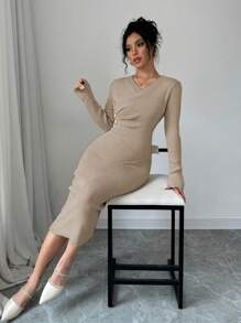 Chiquease Elegantes, minimalistisches Damenstrickkleid mit Knopfverzierungen, figurbetonend, für Herbst/Winter