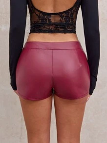 SHEIN SXY Damen Mode einfarbige Super Skinny Shorts mit sehr niedriger Taille, Burgund, rote Ledershorts